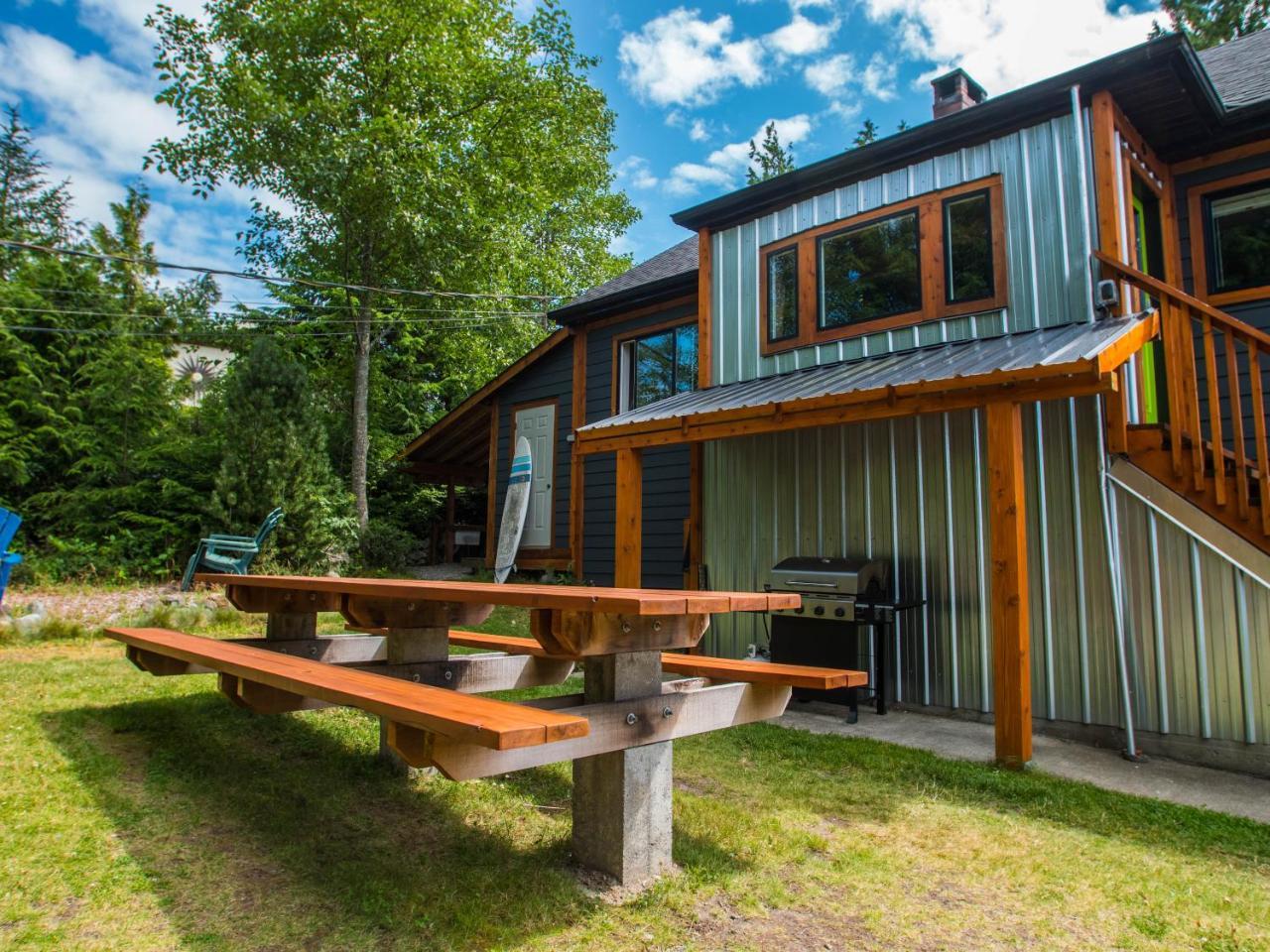 Surfs Inn Rainforest Cottages Ucluelet Exterior photo