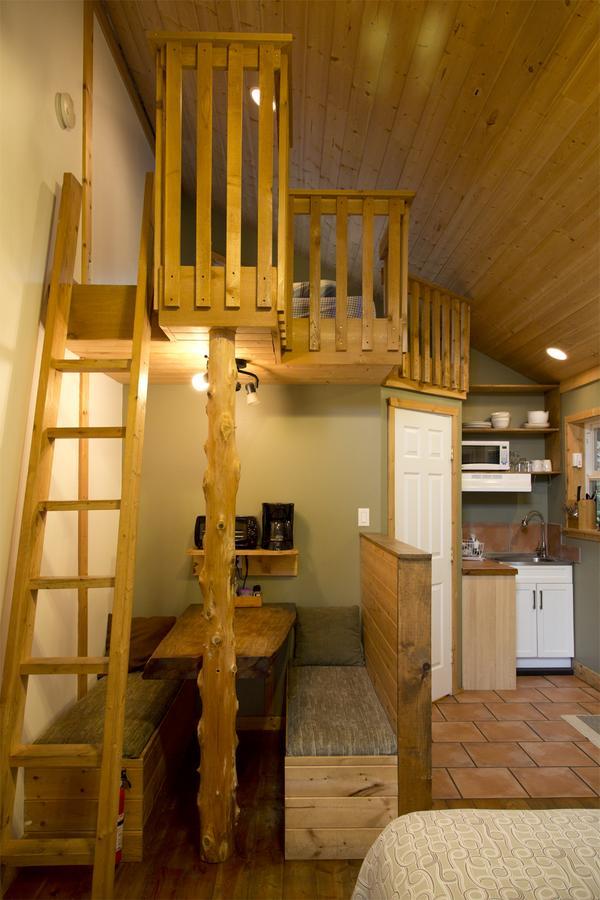Surfs Inn Rainforest Cottages Ucluelet Exterior photo