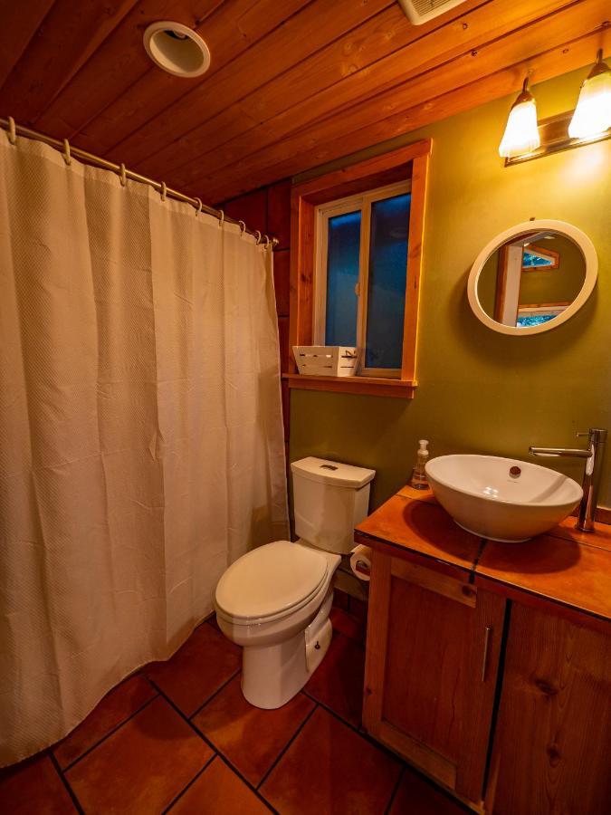 Surfs Inn Rainforest Cottages Ucluelet Exterior photo