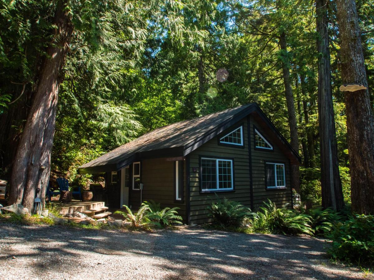 Surfs Inn Rainforest Cottages Ucluelet Exterior photo