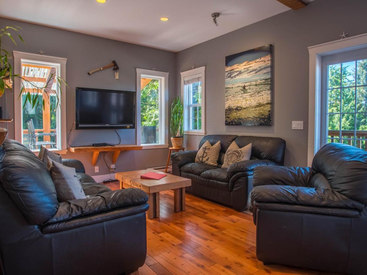 Surfs Inn Rainforest Cottages Ucluelet Exterior photo